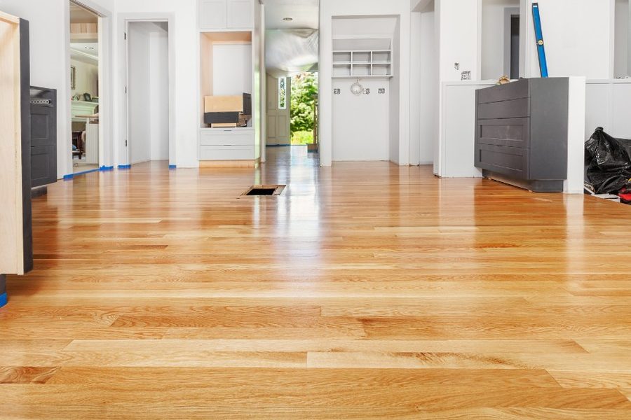 Salón con parquet de roble instalado en un chalet de Golmayo